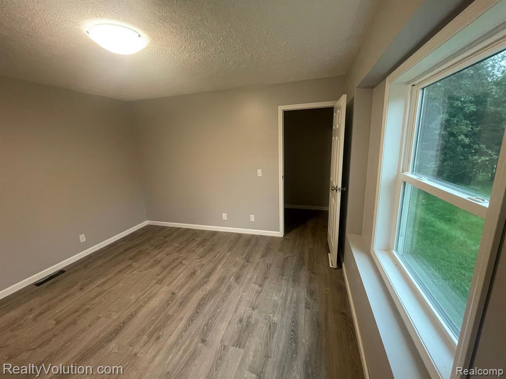 7358 Lyons Road Imlay City, MI 48444 - Photo 10 of 23 Gallery Image 10