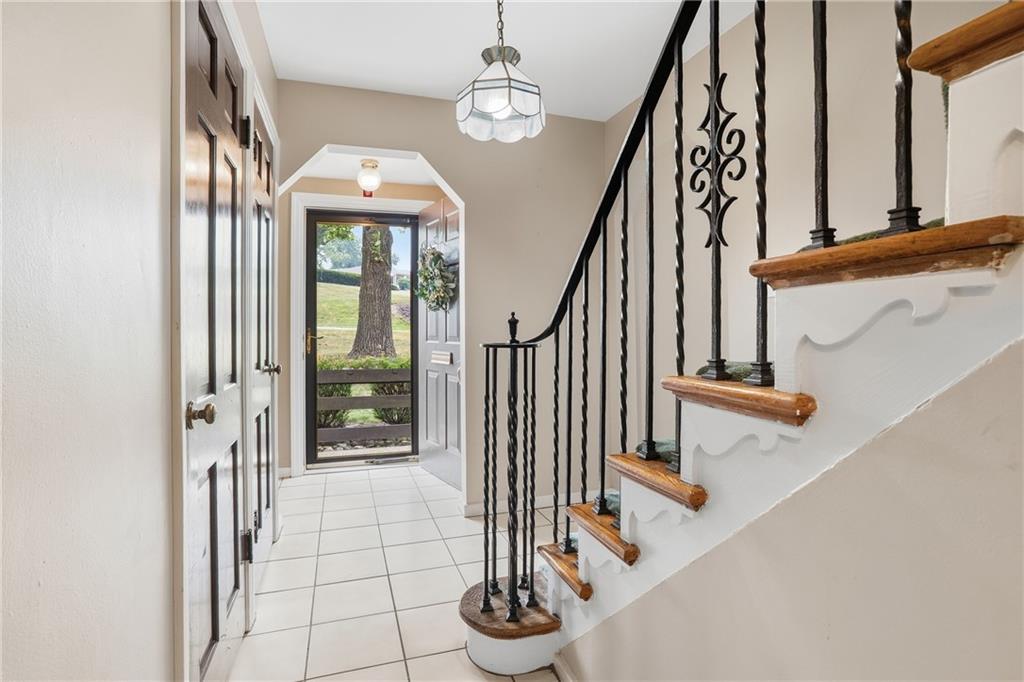 4730 Rolling Hills Road Pittsburgh, PA 15236 - Photo 3 of 50 Spacious foyer!