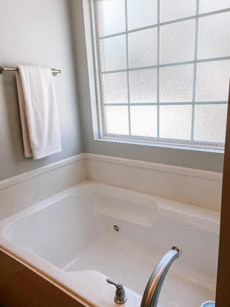 827 Oslo Road Mount Juliet, TN 37122 - Photo 12 of 25 a bathroom with a bathtub