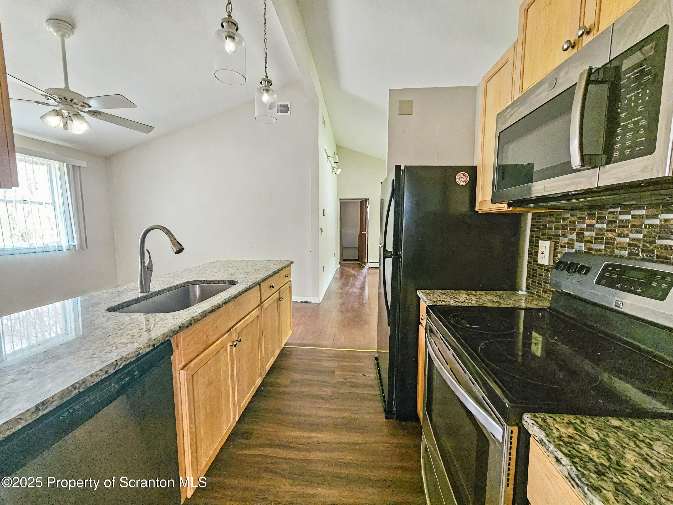 301 Seymour Avenue Scranton, PA 18505 - Photo 3 of 23 Kichen 1