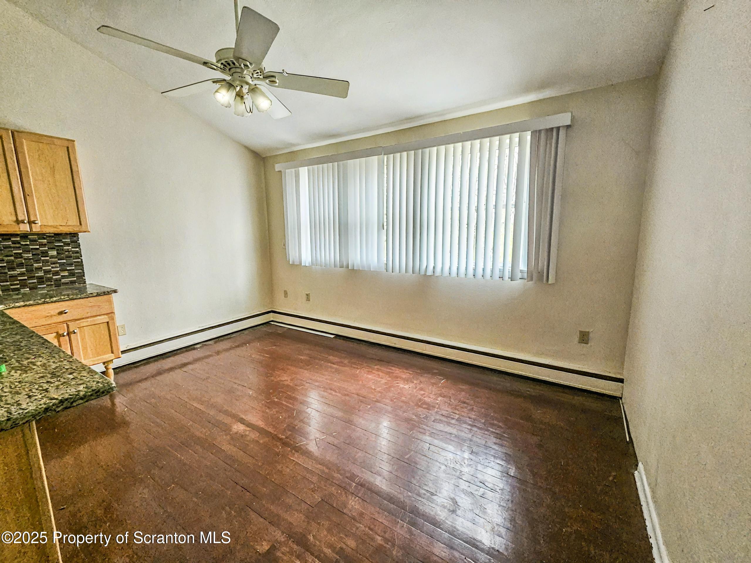 301 Seymour Avenue Scranton, PA 18505 - Photo 5 of 23 Dining area