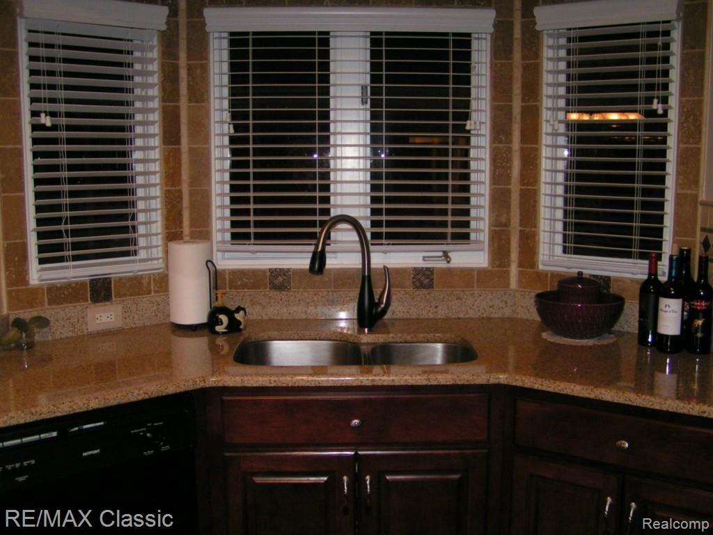 16301 Moore Park Road Macomb, MI 48044 - Photo 29 of 52 PICT0787.jpg