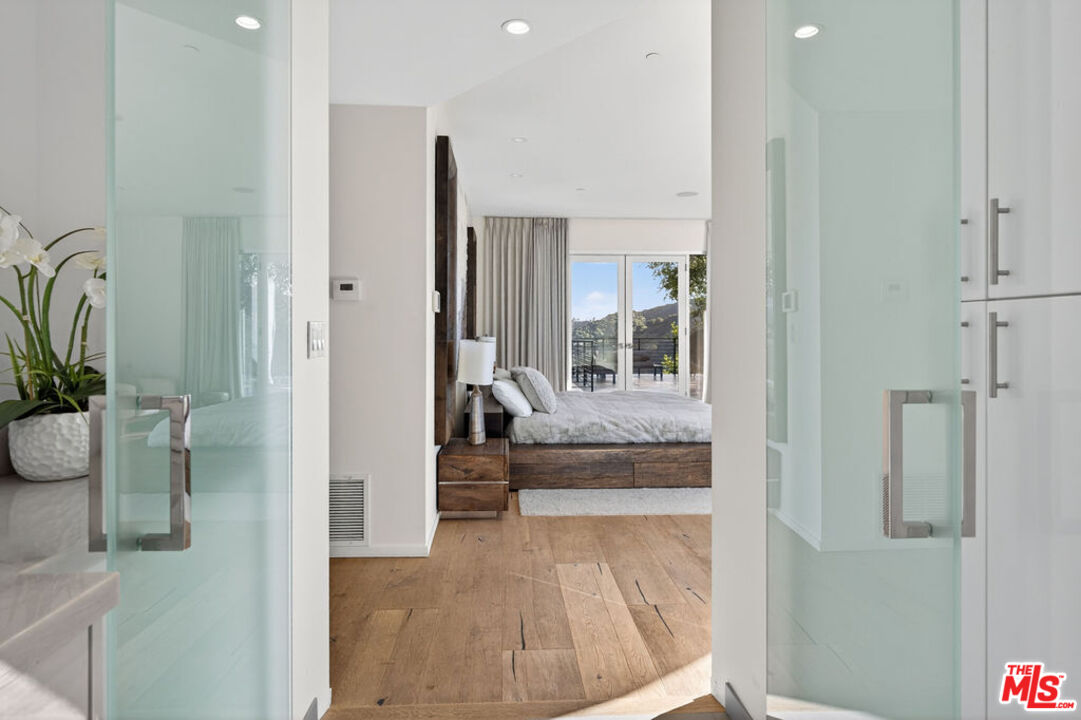 9716 Oak Pass Road Beverly Hills, CA 90210 - Photo 50 of 73