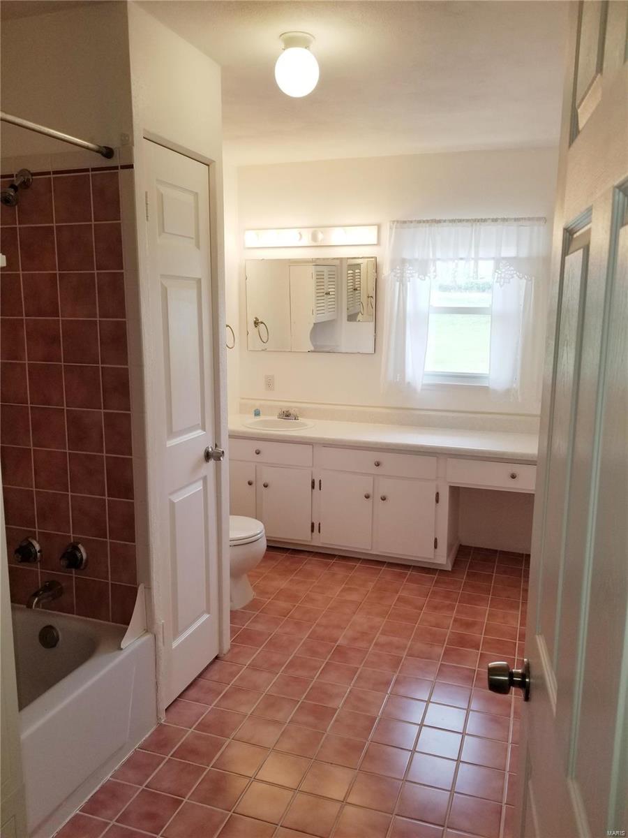 5880 Renken Road Dorsey, IL 62021 - Photo 14 of 20 Gallery Image 14