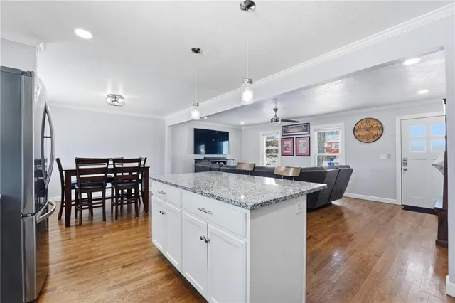 $329,900 | 6009 Earnshaw Street, Shawnee, KS 66216