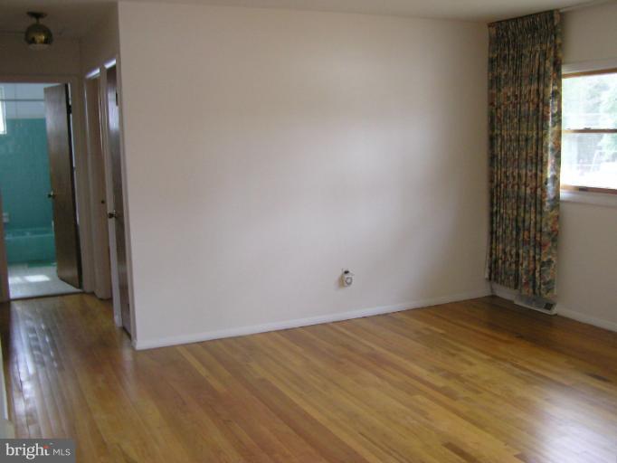 140 Magothy Beach Road Pasadena, MD 21122 - Photo 18 of 28 Oak flooring & dual glaze windows