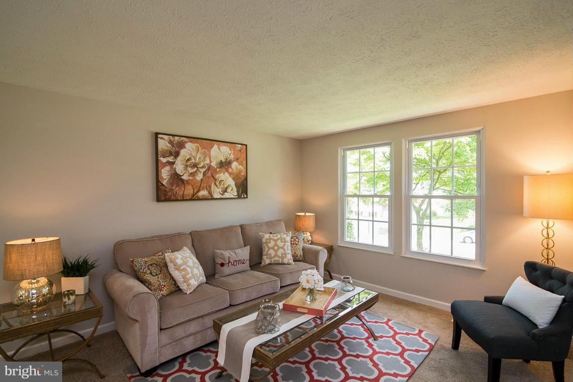 4303 Serpentine Road Middletown, MD 21769 - Photo 4 of 27 Living Room
