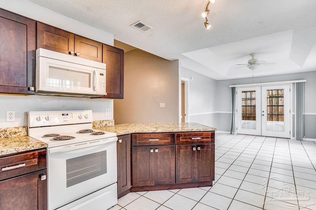 303 Rue Dianne Mary Esther, FL 32569 - Photo 4 of 31