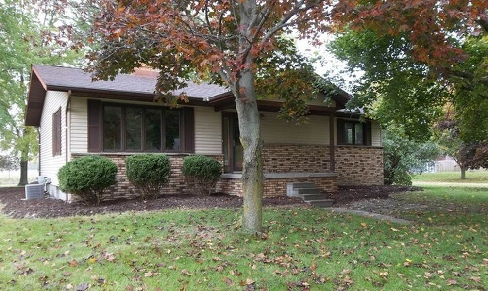 2404 South Nine Mile Road Kawkawlin, MI 48631 - Photo 1 of 21