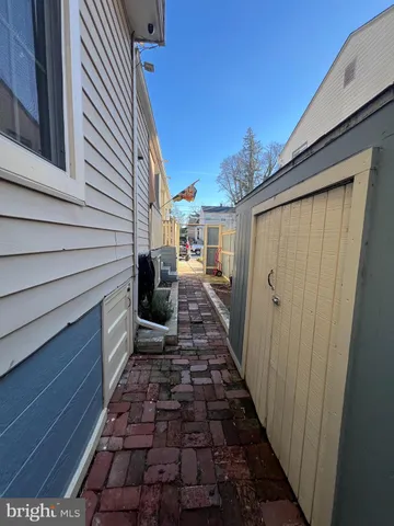 a view of a pathway of a house