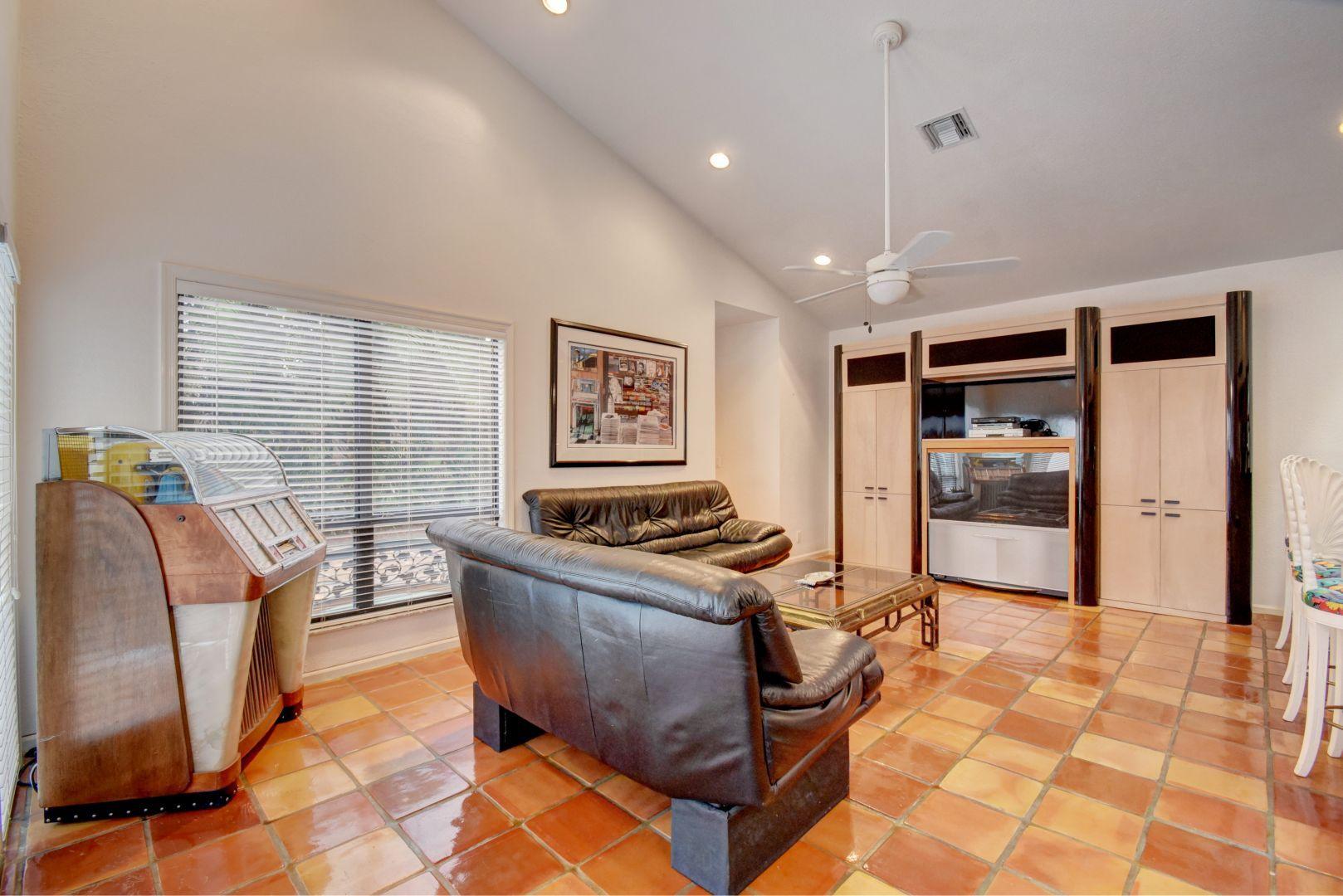 4567 Northwest 25th Way Boca Raton, FL 33434 - Photo 16 of 47 20_FamRm