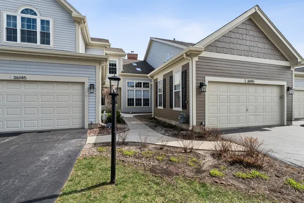$379,000 | 36143 North Springbrook Lane, Gurnee, IL 60031