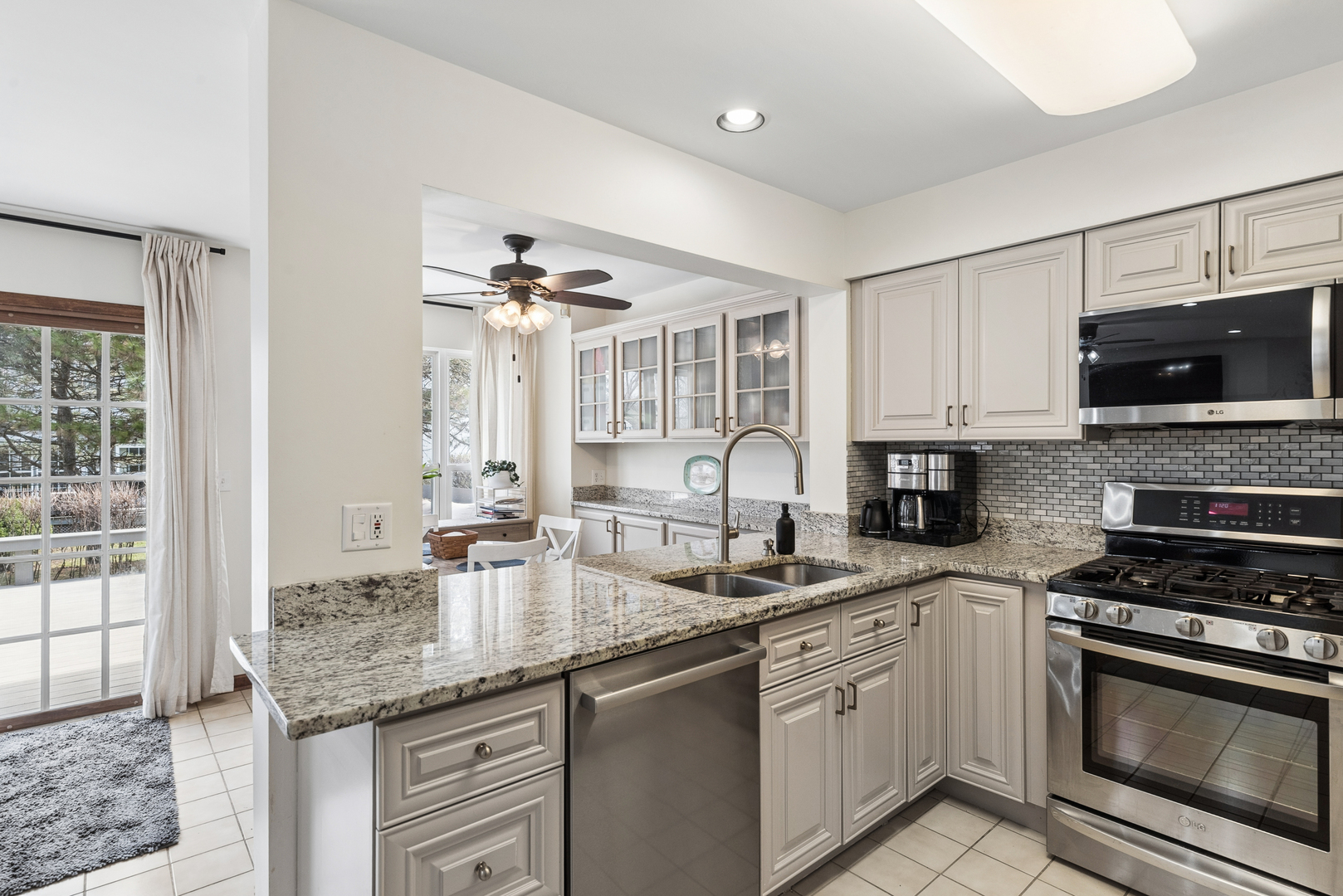 36143 North Springbrook Lane Gurnee, IL 60031 - Photo 11 of 28