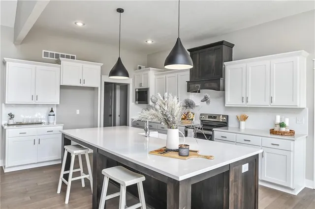 $774,950 | 23811 West 59th Terrace, Shawnee, KS 66226