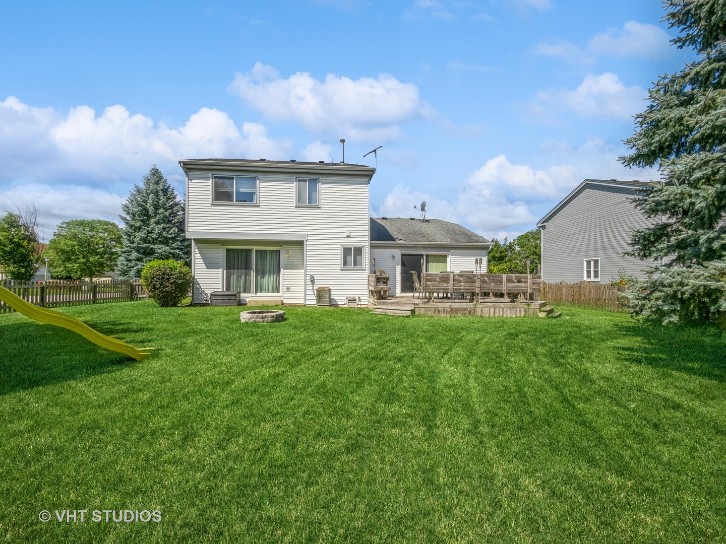 411 Ashfork Trail Cary, IL 60013 - Photo 13 of 25 front view of a house with a yard