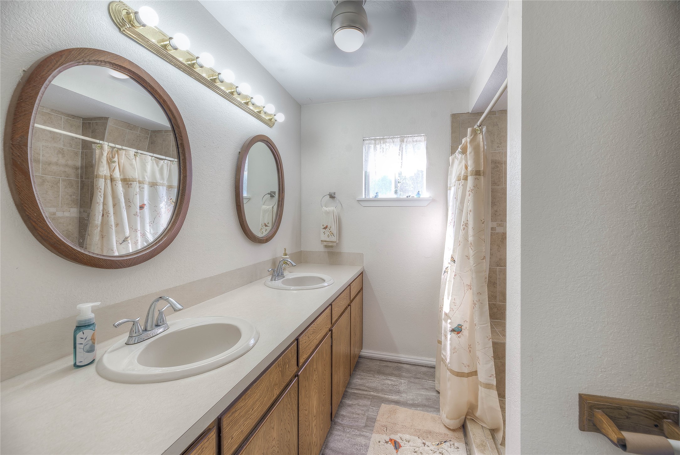 134 Deer Run Road Trinity, TX 75862 - Photo 8 of 26 Bathroom in main house