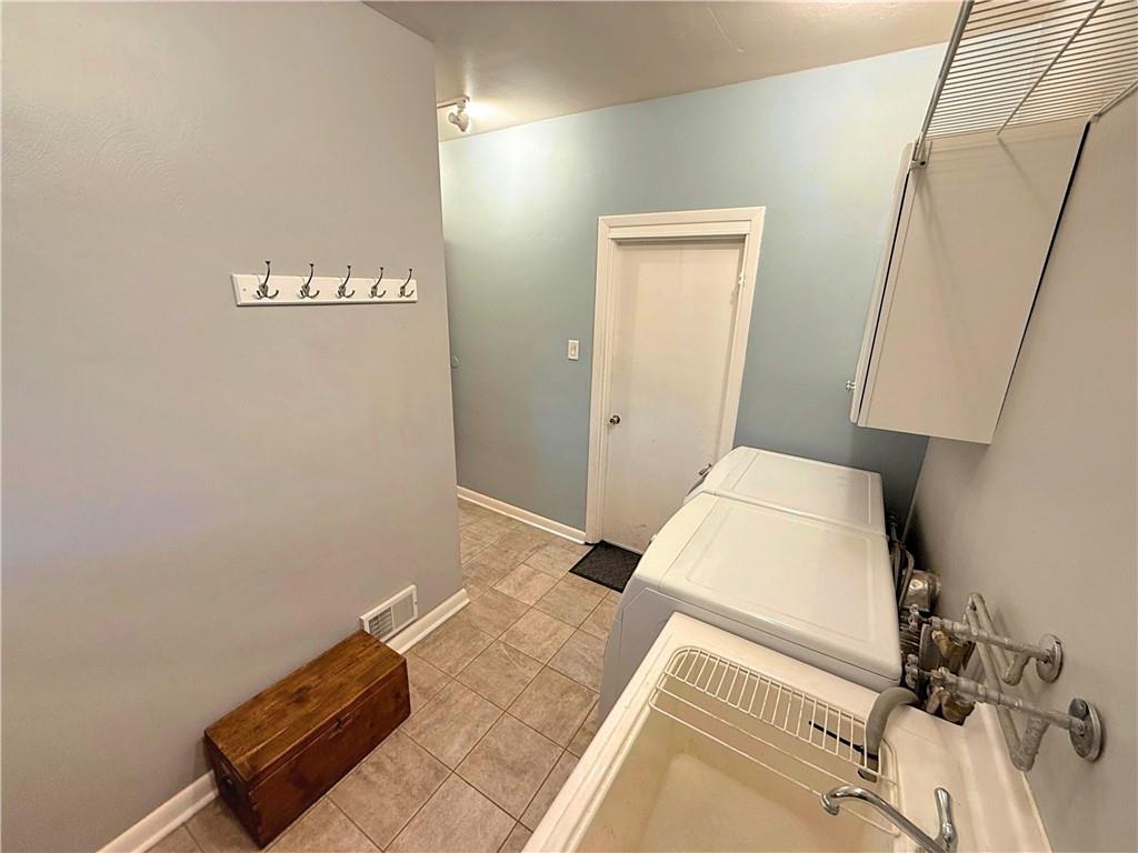 50 Philander Street Pittsburgh, PA 15218 - Photo 22 of 44 a bedroom with a bed and a lamp