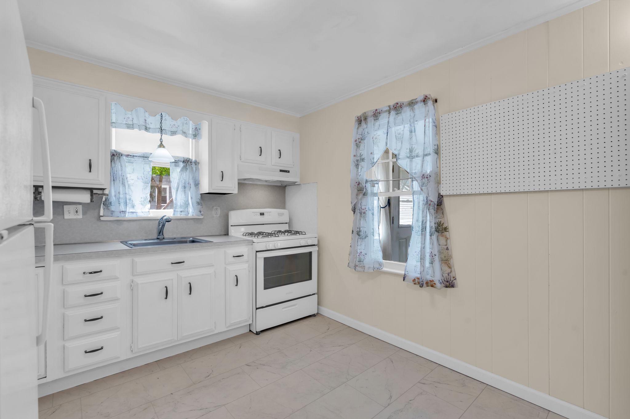 826 Whitehorse Mercerville Road Hamilton, NJ 08610 - Photo 10 of 31 Kitchen