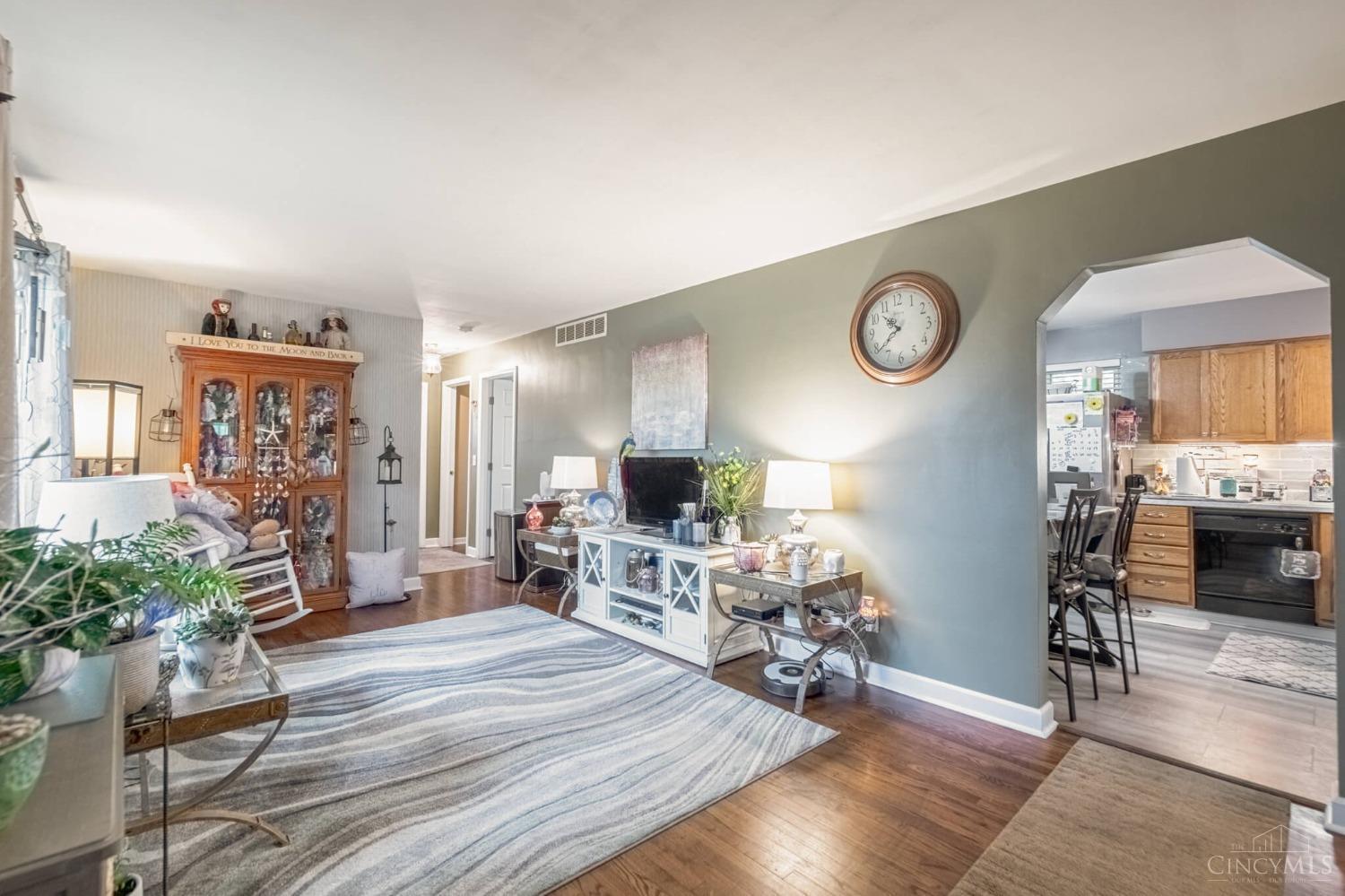 5915 Snyder Road Cincinnati, OH 45247 - Photo 4 of 45