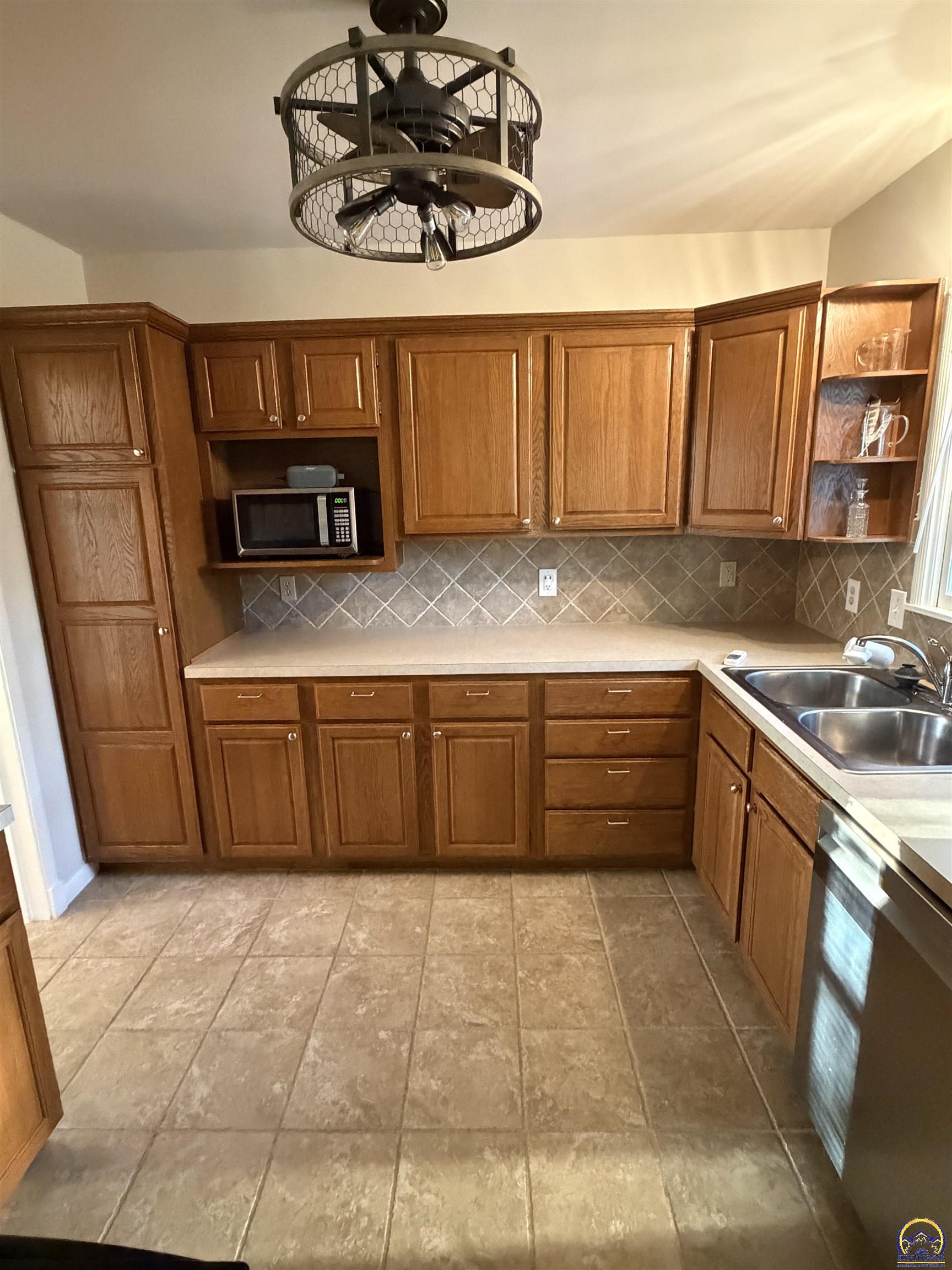 1812 Southwest Webster Avenue Topeka, KS 66604 - Photo 6 of 25