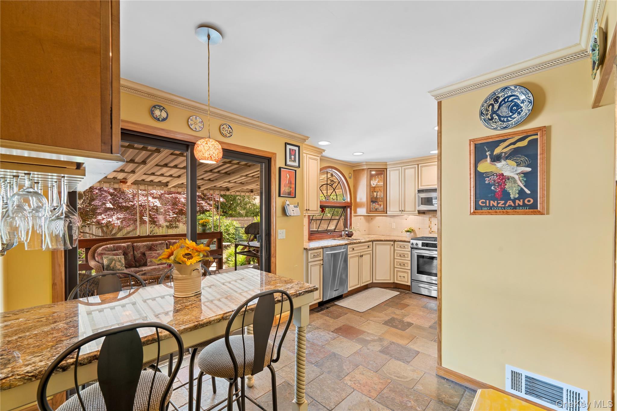 38 Hillvale Road Albertson, NY 11507 - Photo 5 of 30