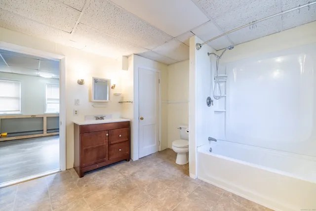 $1,850 | 54 Mowry Avenue, Norwich, CT 06360