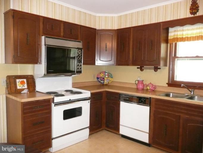 5502 Bonnie Brook Road Cambridge, MD 21613 - Photo 6 of 18 Kitchen