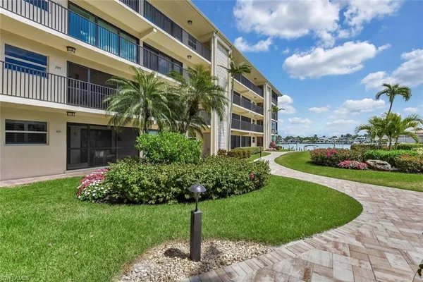 $8,500 | 3200 Gulf Shore Boulevard North, Unit 105, Naples, FL 34103