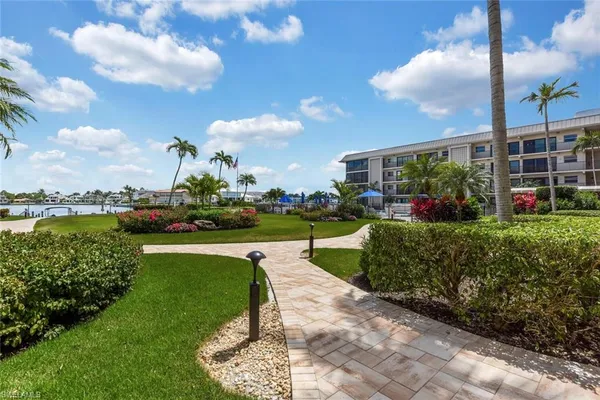 $8,500 | 3200 Gulf Shore Boulevard North, Unit 105, Naples, FL 34103