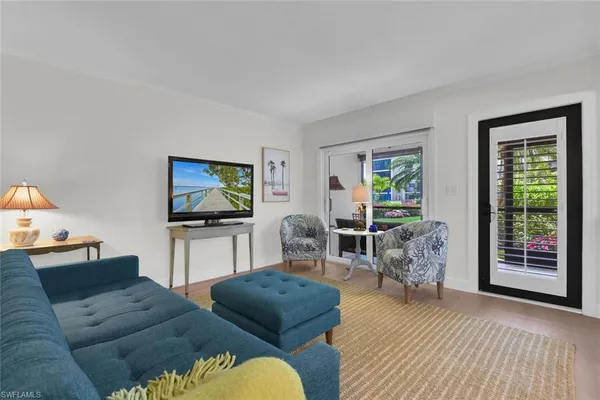 $8,500 | 3200 Gulf Shore Boulevard North, Unit 105, Naples, FL 34103