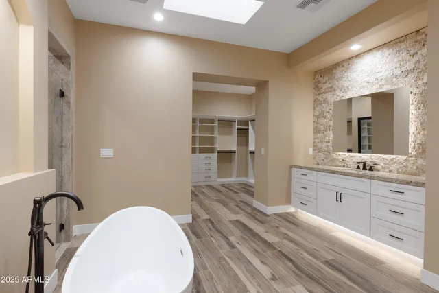 a view of an empty room with a ceiling fan