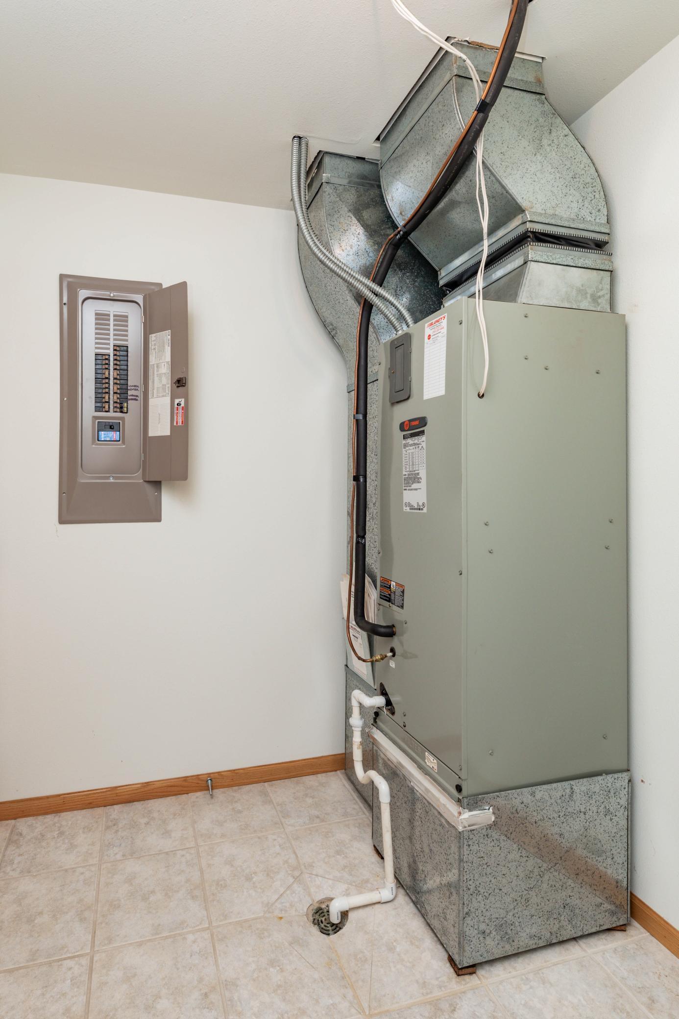 3594 Taylor Street South Fargo, ND 58104 - Photo 22 of 36