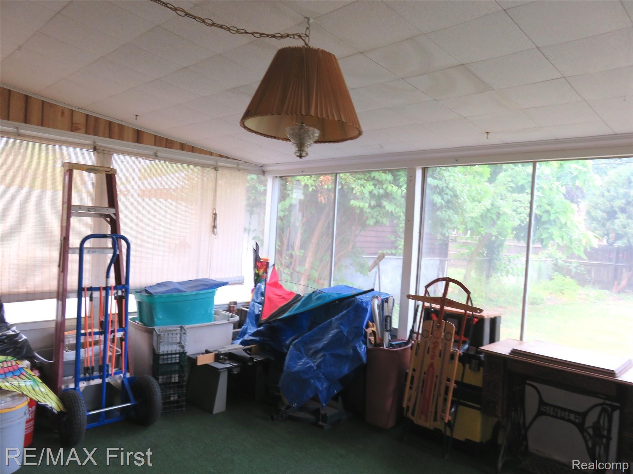 2011 Common Road Warren, MI 48092 - Photo 9 of 17 2011 Common Florida Rm 1.JPG