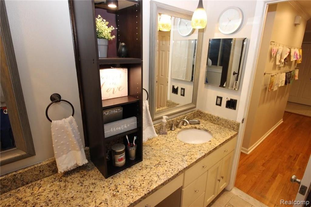 47445 Barbara Road Macomb, MI 48044 - Photo 21 of 28