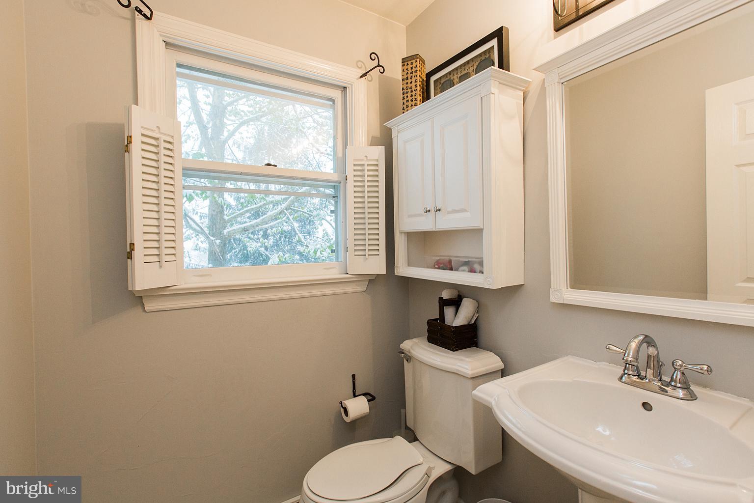620 Candlewyck Road Lancaster, PA 17601 - Photo 17 of 47 half bath on main floor