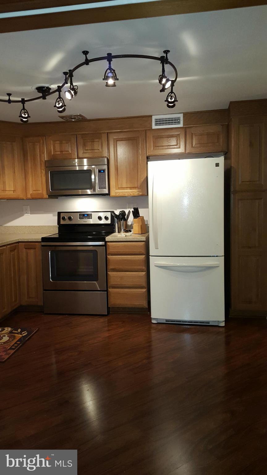 2300 Maple Road Baltimore, MD 21219 - Photo 7 of 22 Kitchen