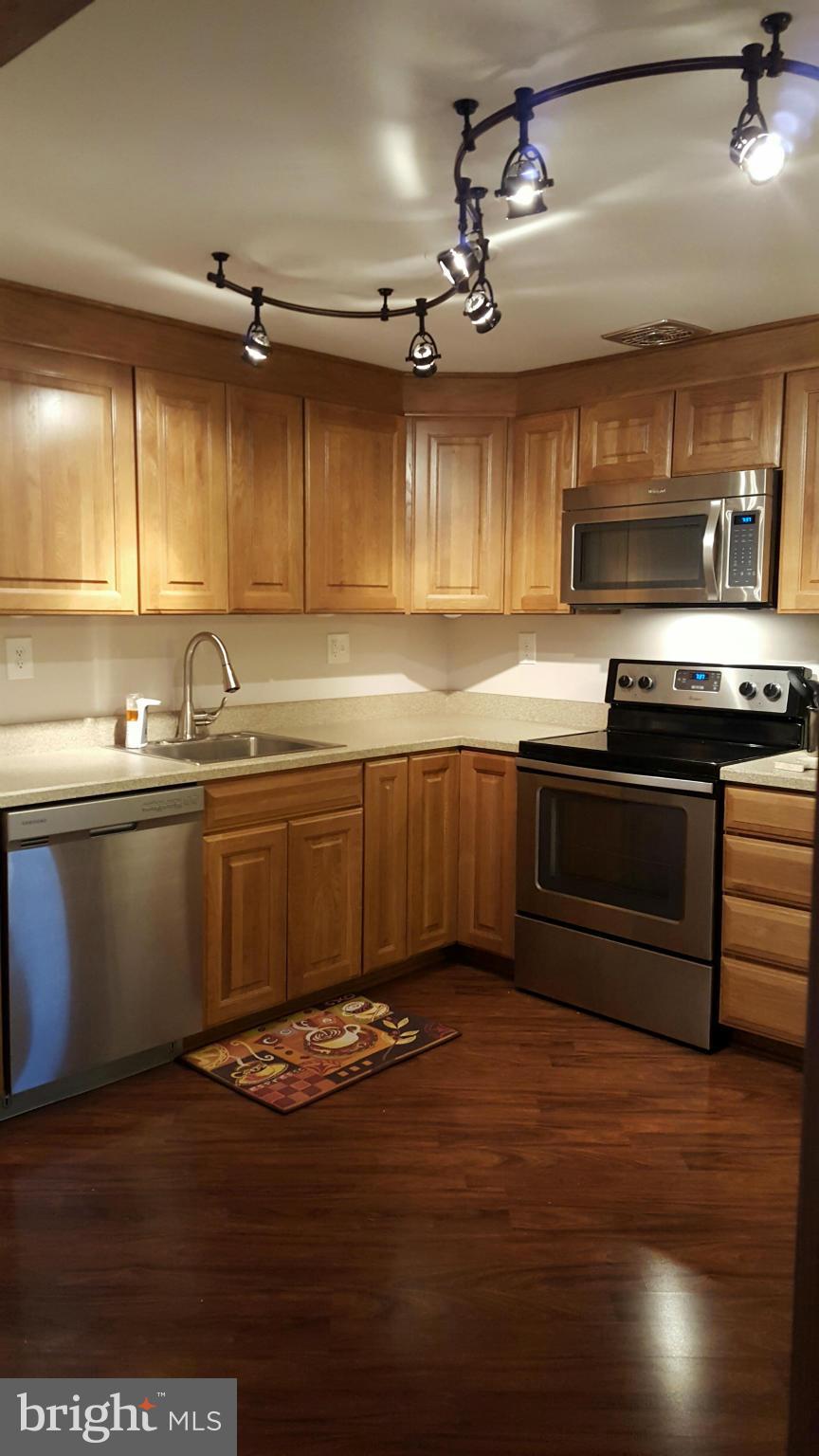 2300 Maple Road Baltimore, MD 21219 - Photo 8 of 22 Kitchen