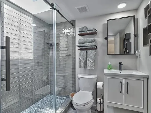 $359,950 | 703 East 43rd Street, Kansas City, MO 64110