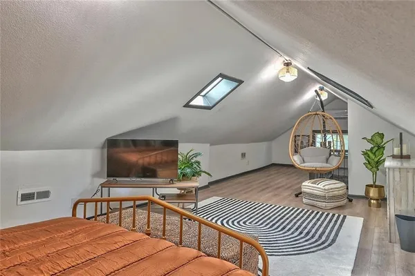 $359,950 | 703 East 43rd Street, Kansas City, MO 64110