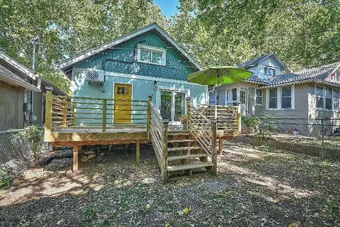$359,950 | 703 East 43rd Street, Kansas City, MO 64110