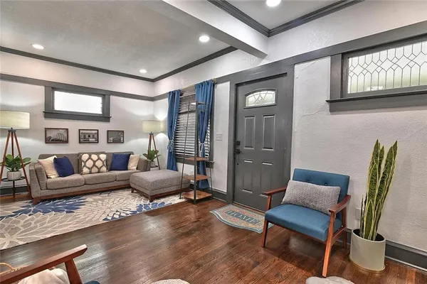 $359,950 | 703 East 43rd Street, Kansas City, MO 64110