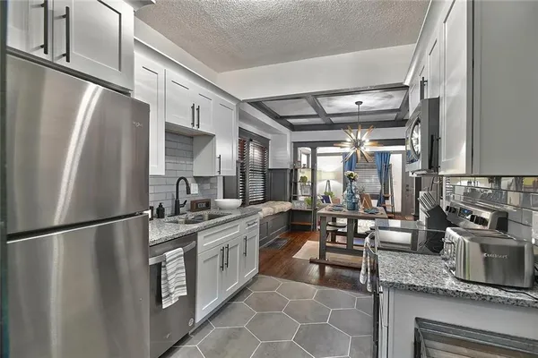 $359,950 | 703 East 43rd Street, Kansas City, MO 64110