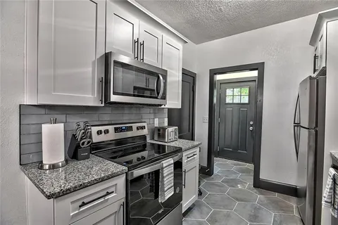 $375,000 | 703 East 43rd Street, Kansas City, MO 64110