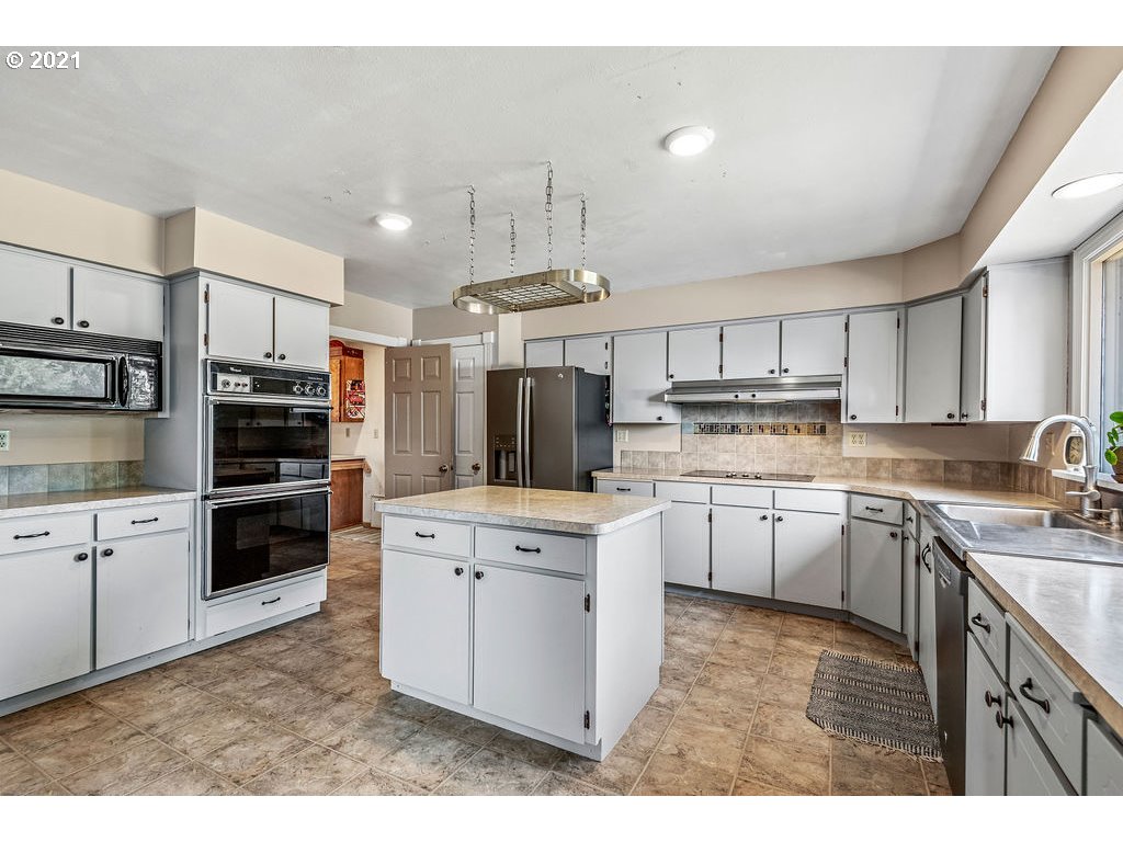 211 Walker Road Kelso, WA 98626 - Photo 13 of 32 Gallery Image 13