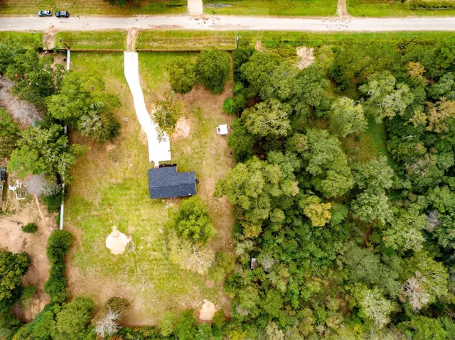 a view of a yard with a tree