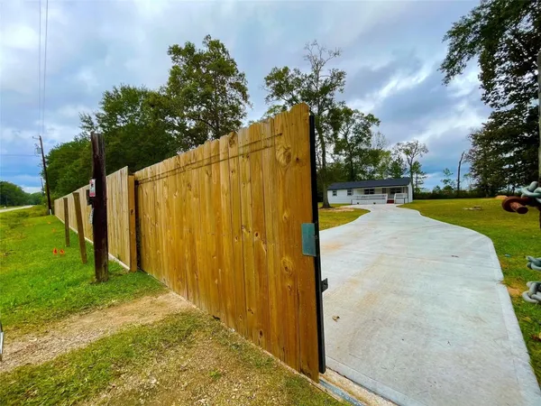 $2,000 | 2036 County Road 3434N North, Cleveland, TX 77327