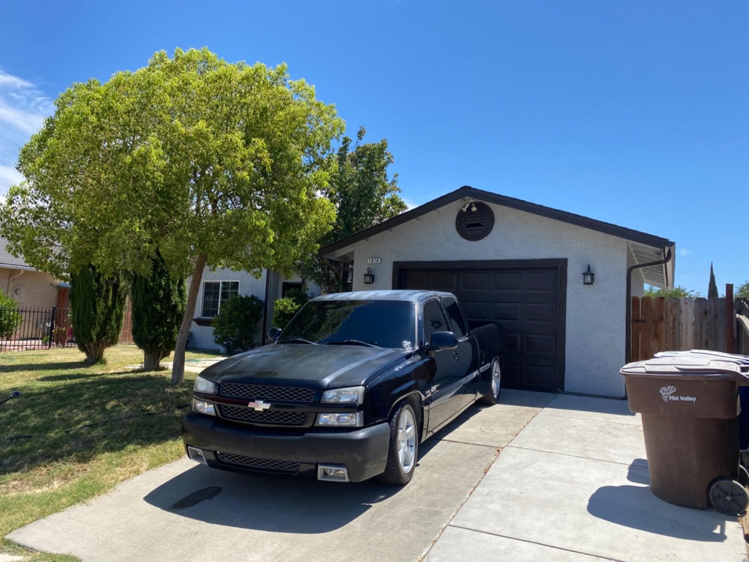 1978 Cline Street Firebaugh, CA 93622 - Photo 4 of 9 a front view of a house with garden