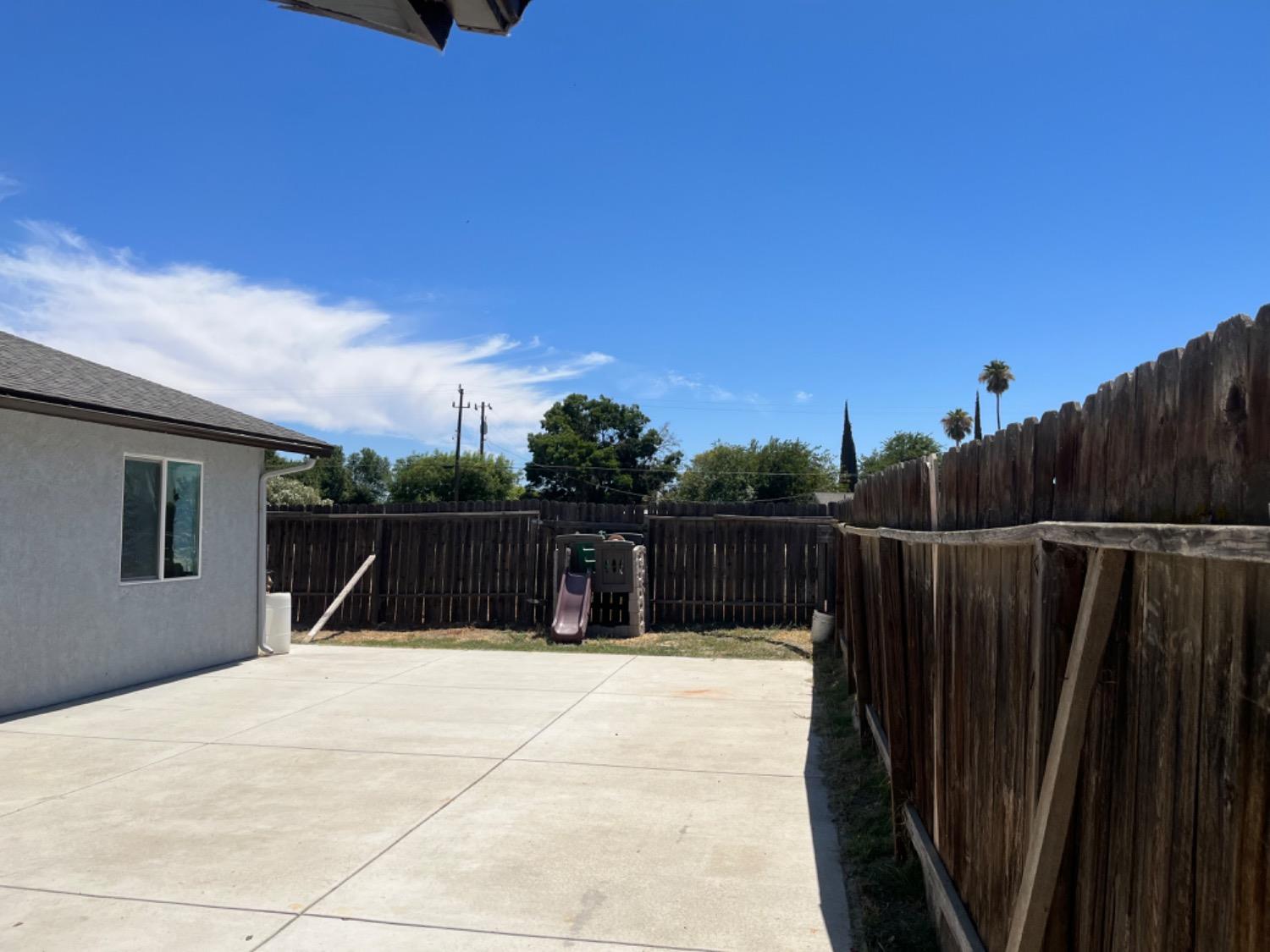 1978 Cline Street Firebaugh, CA 93622 - Photo 6 of 9 a view of balcony and wooden fence