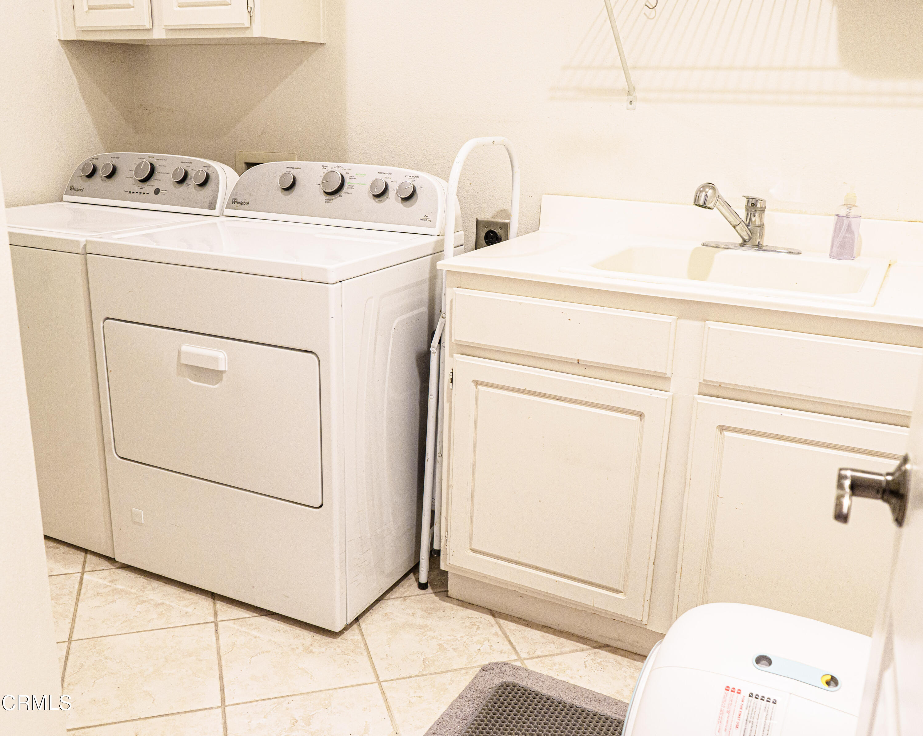 3840 Shakespeare Drive Oxnard, CA 93033 - Photo 14 of 46 a utility room with dryer and washer