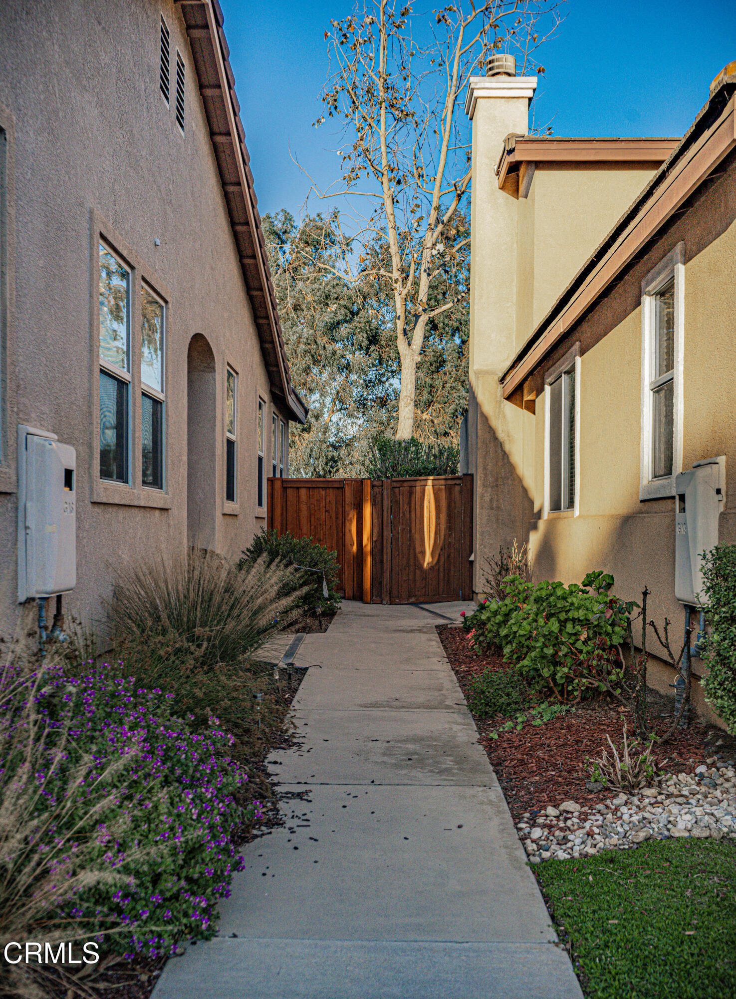 3840 Shakespeare Drive Oxnard, CA 93033 - Photo 4 of 46 a front view of a house with garden